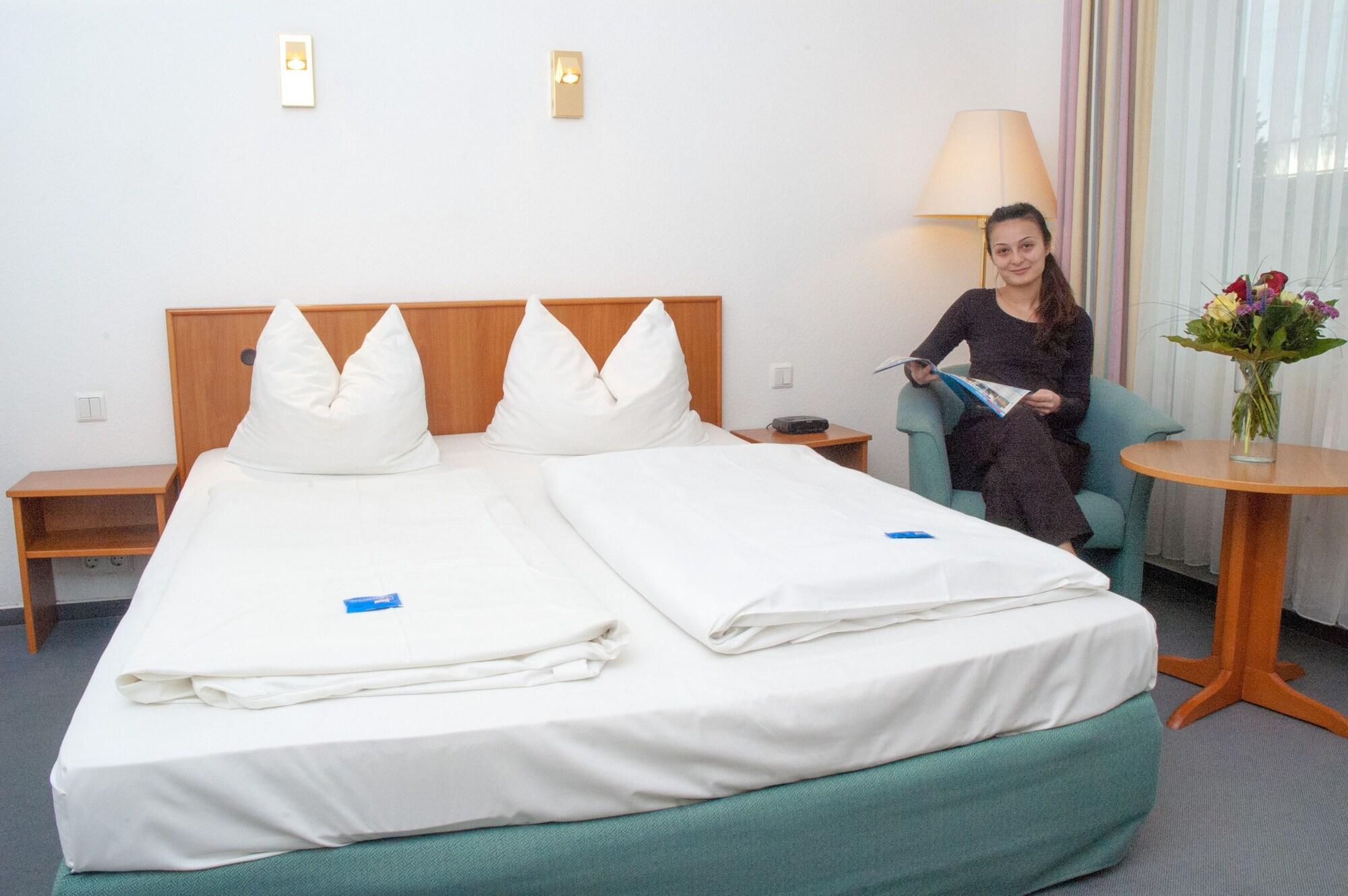 Kempe Komfort Plus Hotel Solingen Exterior photo